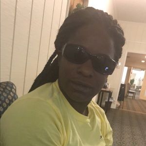 Meet your Posher, Avery